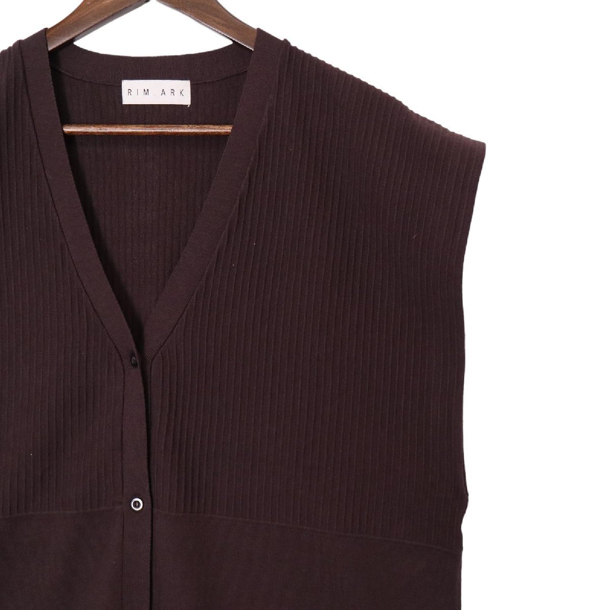 RIM.ARK リムアーク 23AW ブラウン 460GAS70-0030 Pin-tuck knit vest ブラウン F ベスト レーヨン レディース 中古_画像4