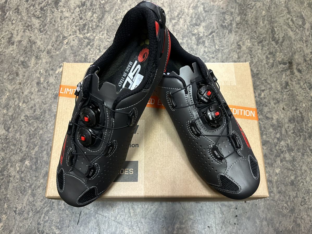 送料込 定価57000円 新品 箱入 自転車用ビンディングシューズ 送料込 定価57000円 新品 箱入 自転車用ビンディングシューズ