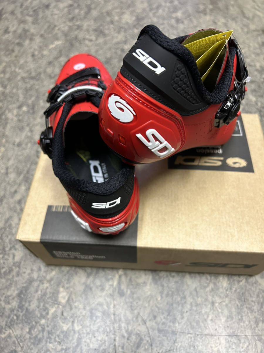 送料込 定価45000円 新品 箱入 自転車用ビンディングシューズ 送料込 定価45000円 新品 箱入 自転車用ビンディングシューズ