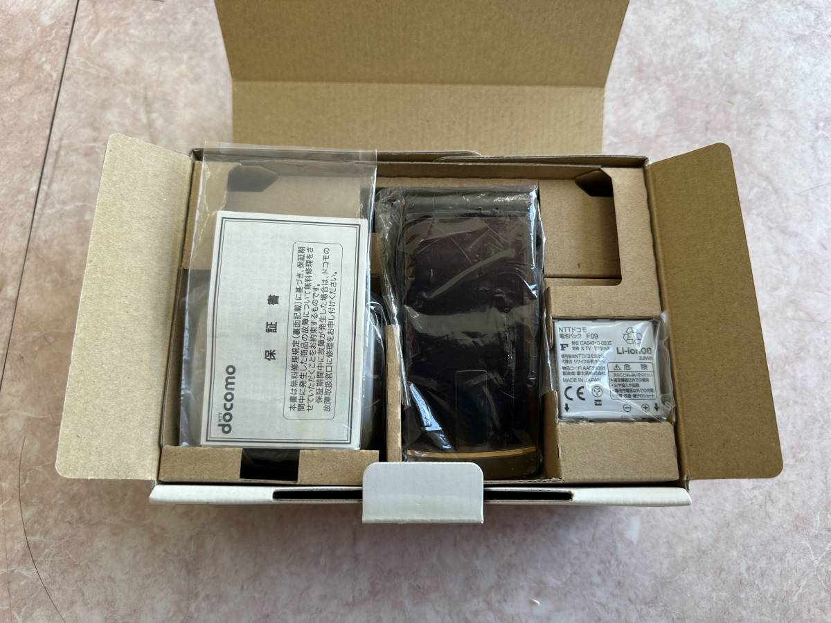 ドコモ docomo F-03B チタニウムブラウン 送料無料【新品未使用】 ドコモ docomo F-03B チタニウムブラウン 送料無料【新品未使用】