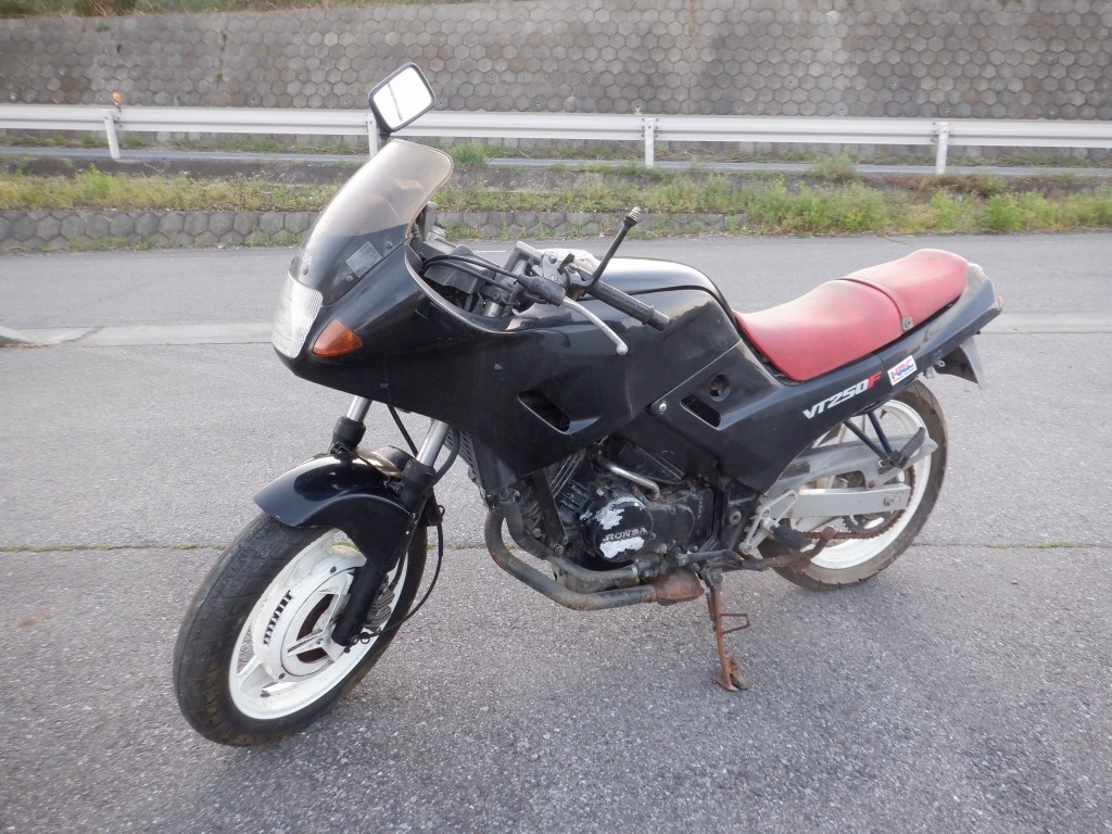 VT250F　FG　書類・鍵無し　実働　部品取り車　格安　売り切り　黒　バラ売り不可_画像1