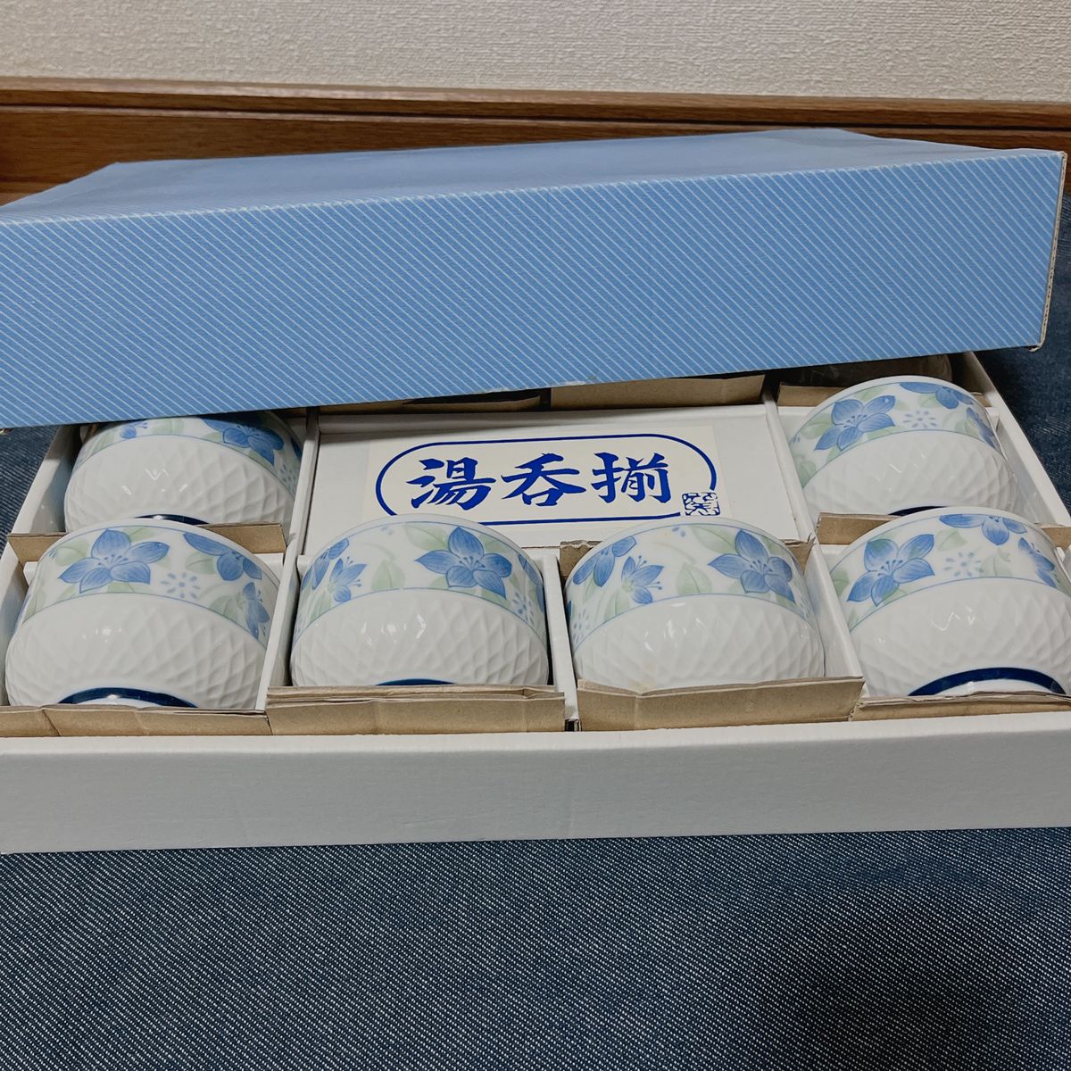 【SALE】新品・未使用 湯呑揃 10客分 あやめ お花 白 水色 水色 湯呑み コップ お茶 シンプル 軽量 お買い得 重ねれる