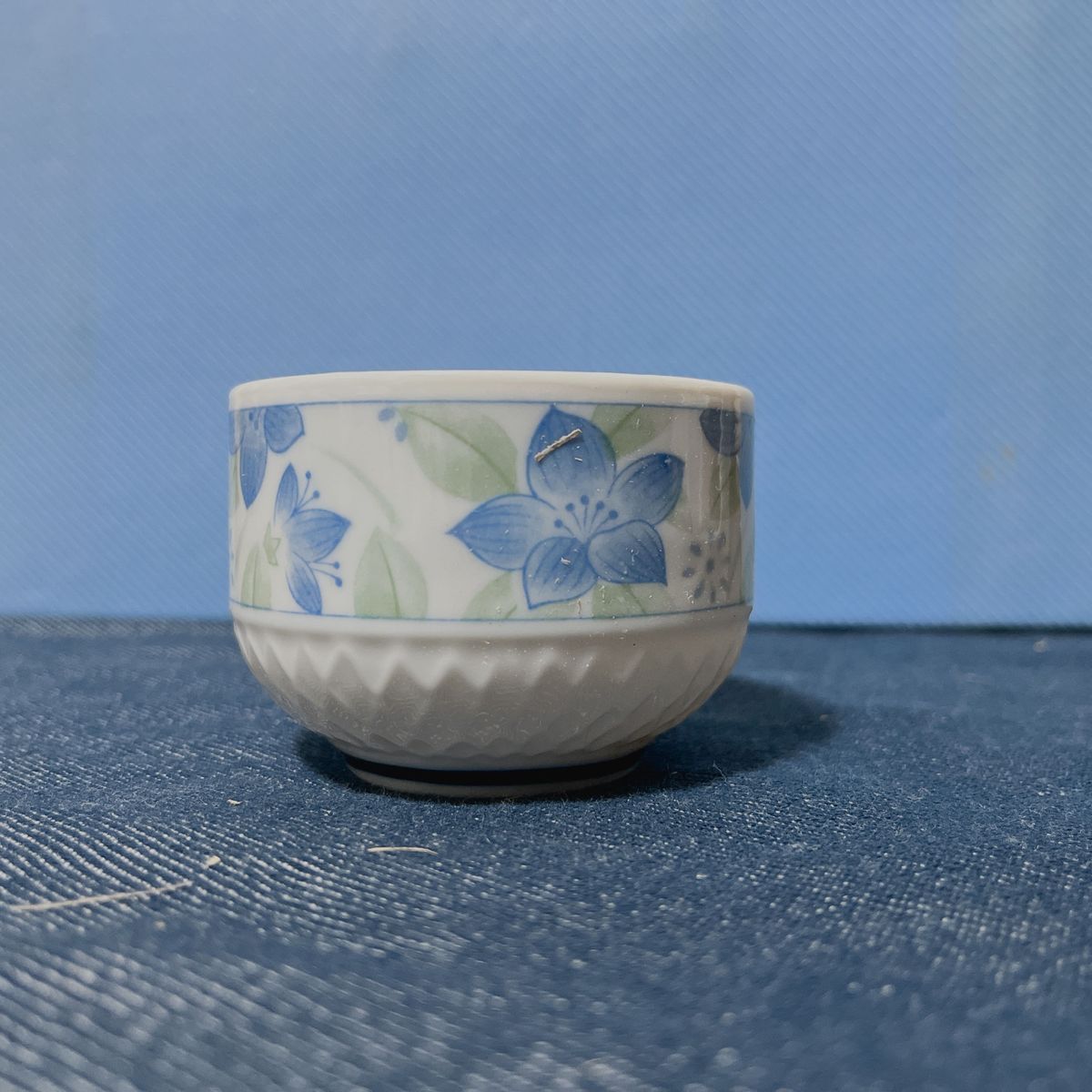 【SALE】新品・未使用 湯呑揃 10客分 あやめ お花 白 水色 水色 湯呑み コップ お茶 シンプル 軽量 お買い得 重ねれる