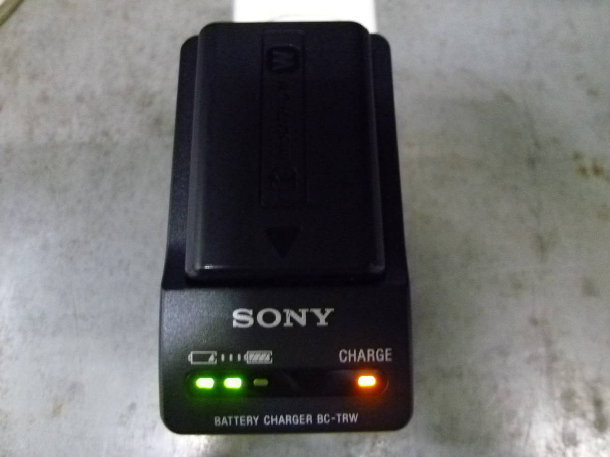 中古 ソニー SONY バッテリー NP-FW50　2個＋バッテリーチャージャー BC-TRW セット 純正_画像4