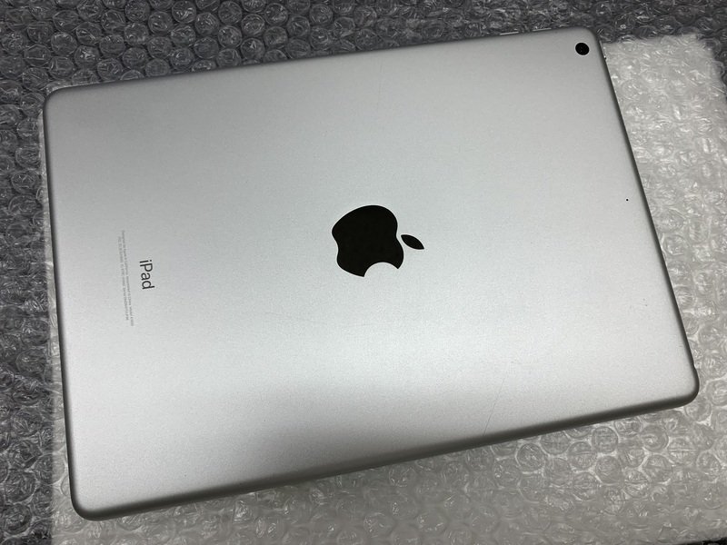 DY478 iPad 第6世代 Wi-Fiモデル A1893 シルバー 32GB_画像2