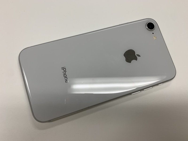 JA132 SIMフリー iPhone8 シルバー 64GB_画像2