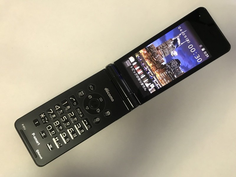 GI673 docomo P-01J ブラックの画像1