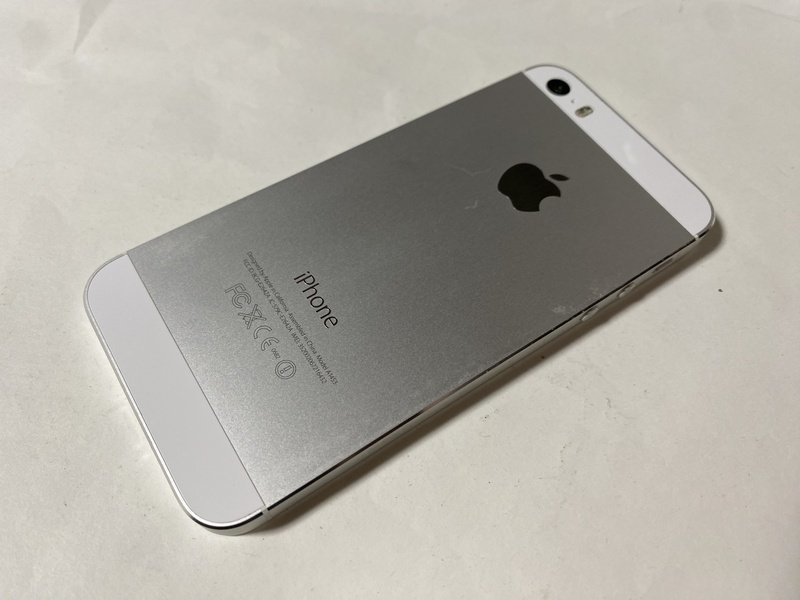 ID552 docomo iPhone5s 16GB ジャンク シルバー ロックOFF_画像2