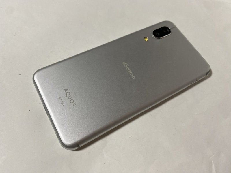 ID653 docomo SH-02M 64GB ジャンク シルバーホワイト_画像2