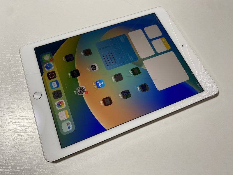 ID647 SIMフリー iPad Pro(9.7) Wi-Fi+Cellular 32GB ジャンク シルバー ロックOFF_画像1