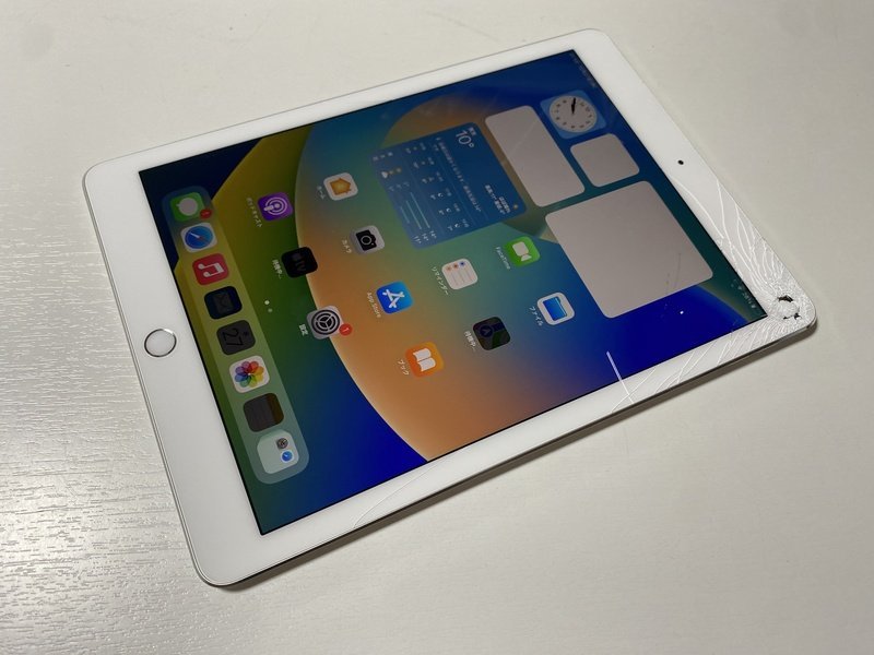 ID650 SIMフリー iPad Pro(9.7) Wi-Fi+Cellular 32GB ジャンク シルバー ロックOFF