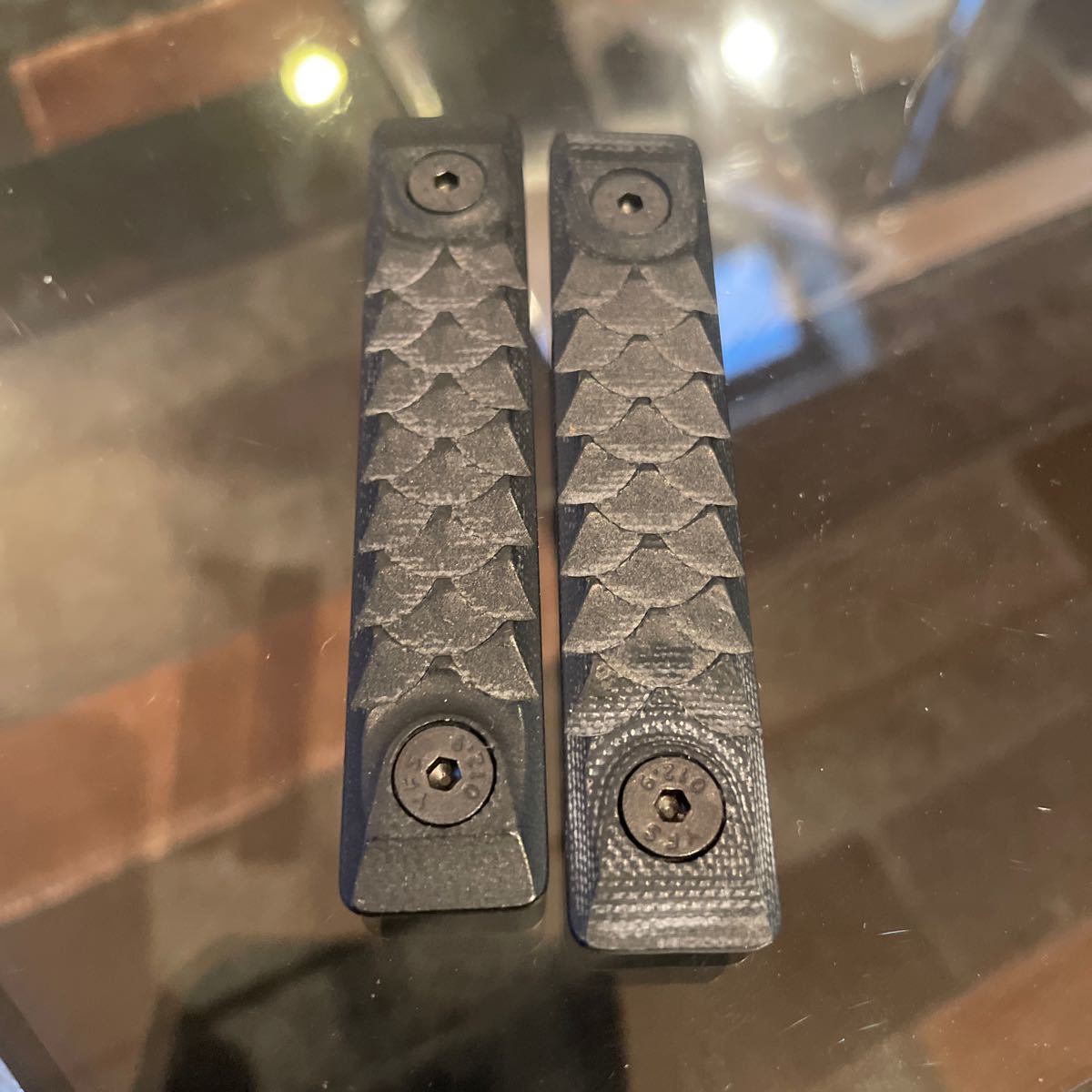 RAILSCALES G10 (2Slot / Dragon)タイプ (G10素材を使用したレプリカ)　2個セット　レールカバー_画像2