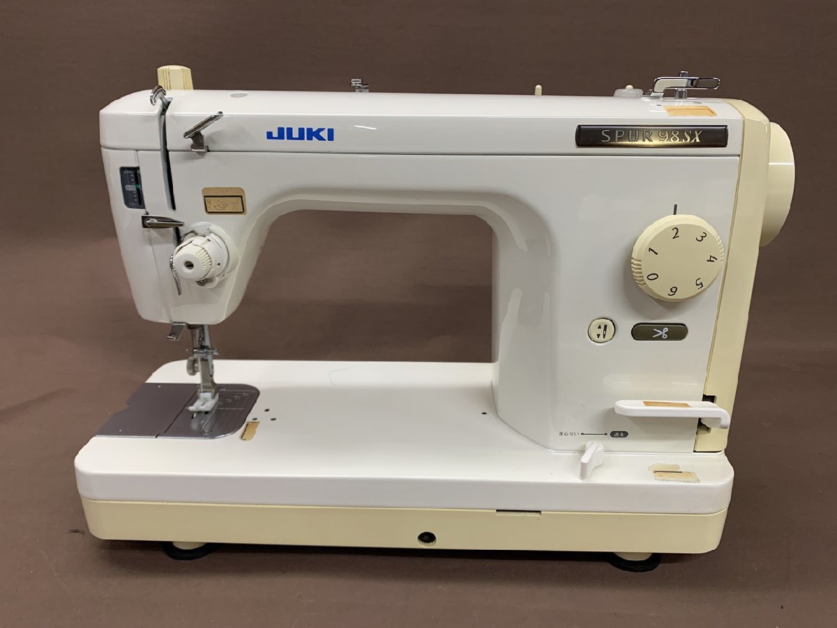 【N-5312】JUKI ジューキ SPUR98SX ミシン 手芸 裁縫 カバー付 通電確認済 現状品【千円市場】_画像2