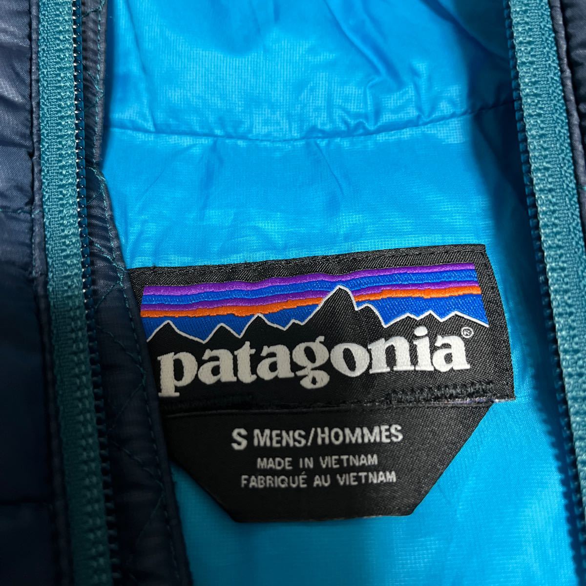 patagonia パタゴニア ナノパフフーディー　ジャケット　ネイビー　アジアM メンズ　USED 美品　着用回数少　プリマロフト　タグ付き_画像3