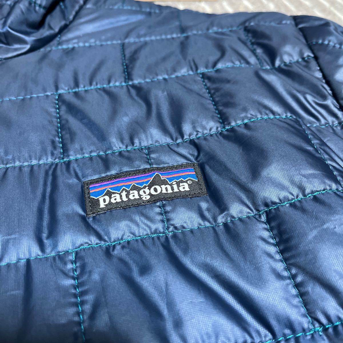 patagonia パタゴニア ナノパフフーディー　ジャケット　ネイビー　アジアM メンズ　USED 美品　着用回数少　プリマロフト　タグ付き_画像2