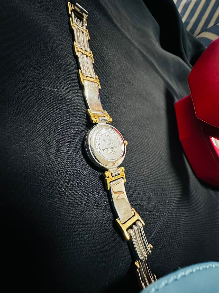 《美品》BALENCIAGA 腕時計 ホワイト ストーンベゼル デイト_画像4