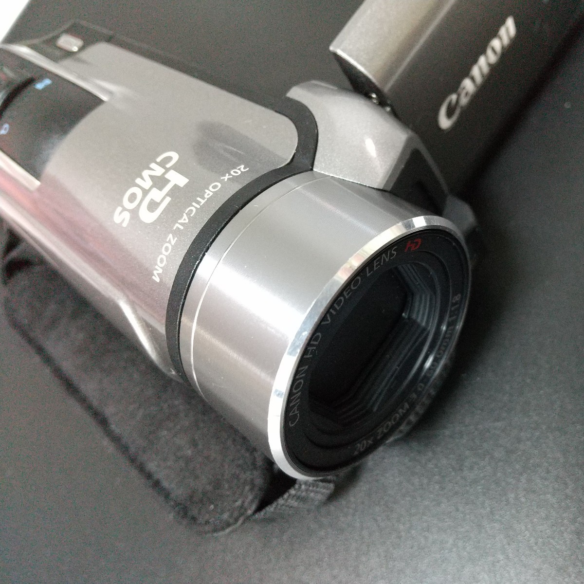 Canon・ iVIS HF R100・ビデオカメラ バッテリーチャージャー & バッテリー & 32GBSDカード付き 作動良好 キャノン キヤノン CANON_画像4