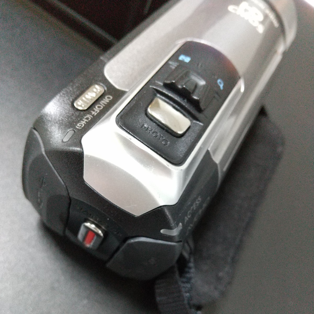 Canon・ iVIS HF R100・ビデオカメラ バッテリーチャージャー & バッテリー & 32GBSDカード付き 作動良好 キャノン キヤノン CANON_画像3