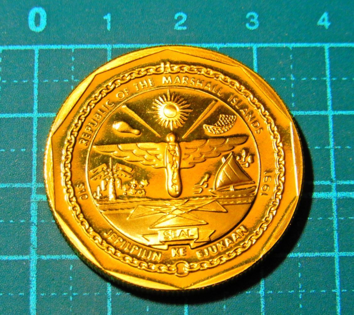 未使用 美品 偉大な航空機 飛行機 三菱重工業 日本海軍 A6M 零戦 零式艦上戦闘機 金鍍金ブラス製 記念硬貨 貨幣 US 10ドル コイン メダル_画像3