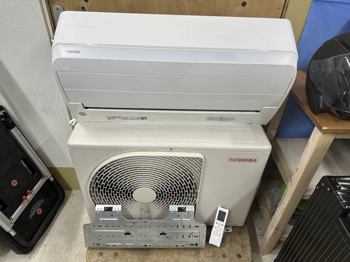 【s593】【中古品】 2021年製 TOSHIBA 東芝 ルームエアコンコンディショナ 室内機 室外機 RAS-H562M(W) / RAS-H562MA 18畳 ホワイト_画像1