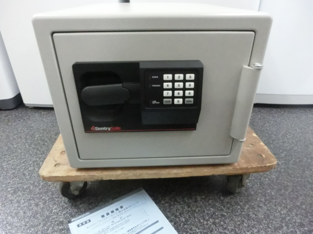 耐火金庫 Sentry Safe (1時間耐火) テンキータイプ SB0507 - オフィス