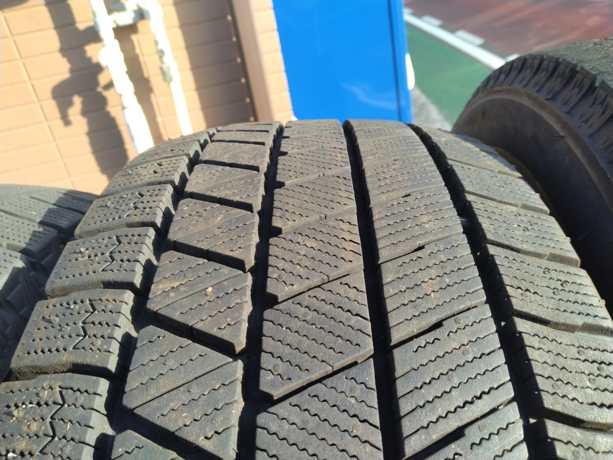 BRIDGESTONE BLIZZAK VRX３ 205/55R16 22年製造 ワンシーズンのみの使用 残溝たっぷりの画像7