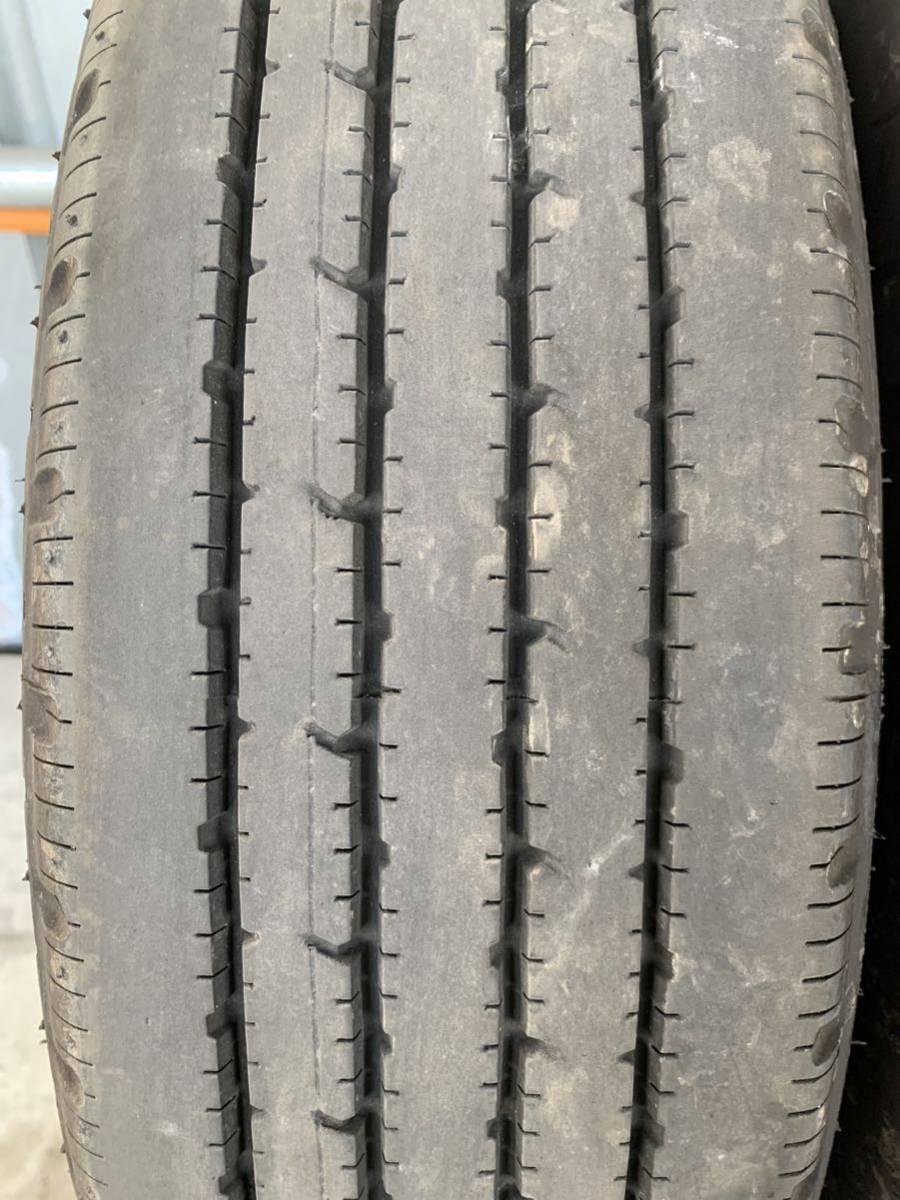 送料込み 205/75R16 BRIDGESTONE R202 5mm 22年製 中古 LTタイヤ 2本の画像2