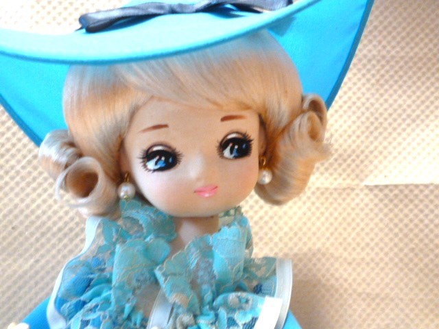 昭和レトロ ポーズ人形 フランス人形 ドール ブルー 水色 ドレス 帽子 ユタカ タグ付き_画像2