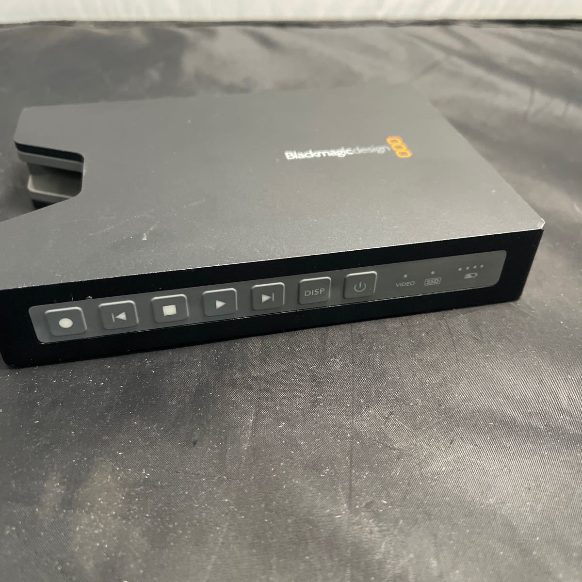 「R32_1K」Blackmagic design HyperDeck Shuttle 2 ポータブルSSDレコーダー 中古品　電源アダプター無し　本体のみ_画像2