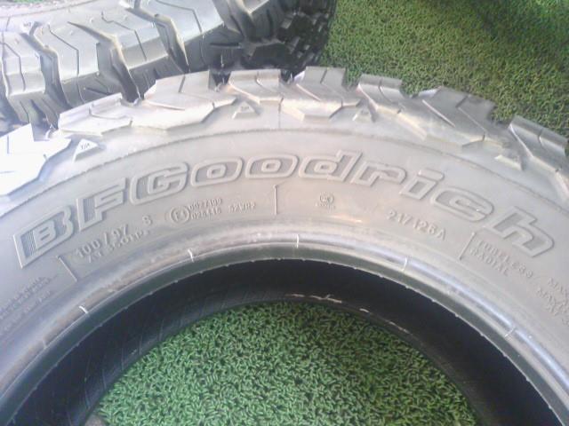 中古 タイヤ　4本　BFGoodrich　オフロード　215/75R/15　22年　4ホン　10ミリ　製造週，画像確認　15インチ_画像2