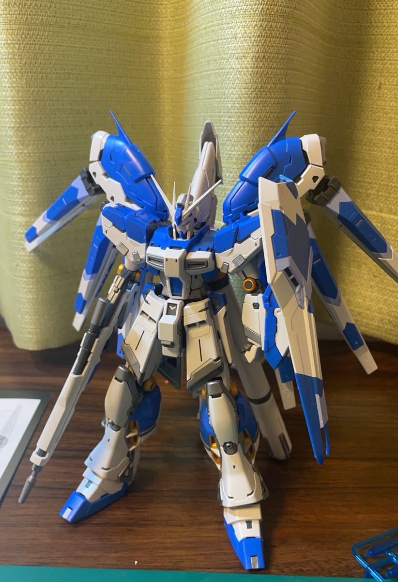 RG Hi-νガンダム 完成品 デカール付き バンダイ 逆襲のシャア ベルトーチカチルドレンガンプラ _画像3