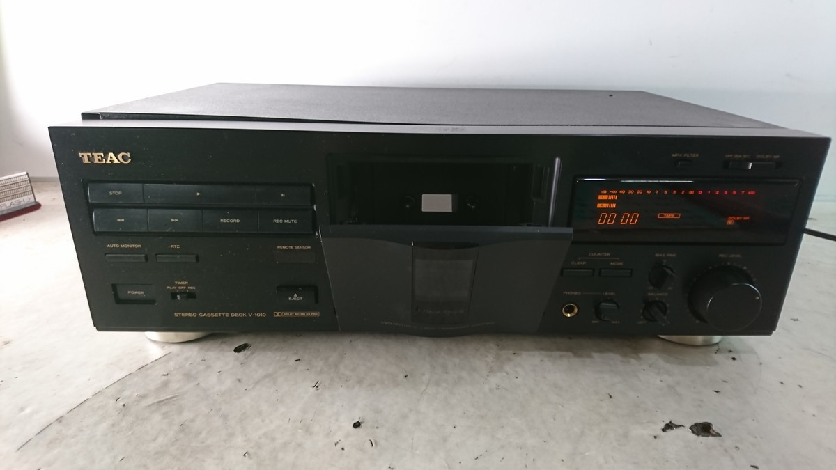 a1-026 ■TEAC ティアック V-1010 カセットデッキ 　オーディオ機器_画像1