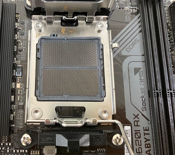 GIGABYTE A620I AX AMD A620 チップセット Mini-ITX マザーボード_画像5