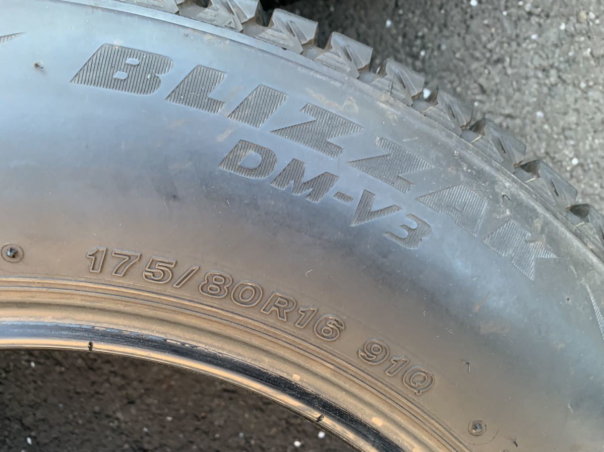 バリ山 ジムニー スタッドレスタイヤ ブリヂストン ブリザック DM-V3 175/80R16 中古4本 JB64_画像2