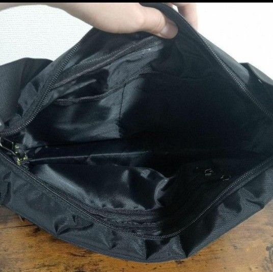 【新品未使用】 ショルダーバッグ 軽量 ナイロン 黒 ブラック　ビジネスバッグ　大容量　ポケット　斜めがけ