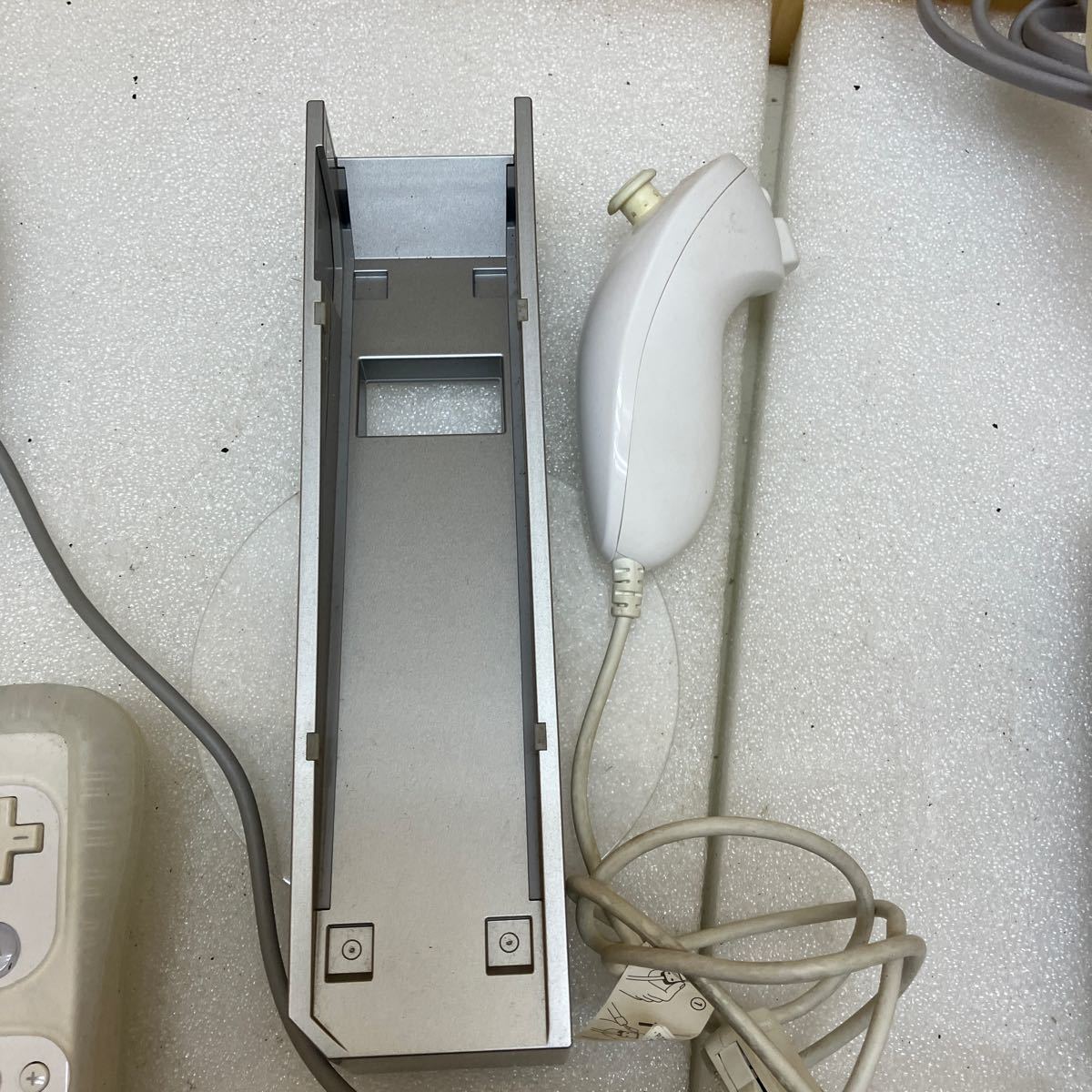 MK5256 Nintendo nintendo Nintendo Wii body only MODEL NO. RVL-001 (JPN) electrification has confirmed present condition goods 20231219