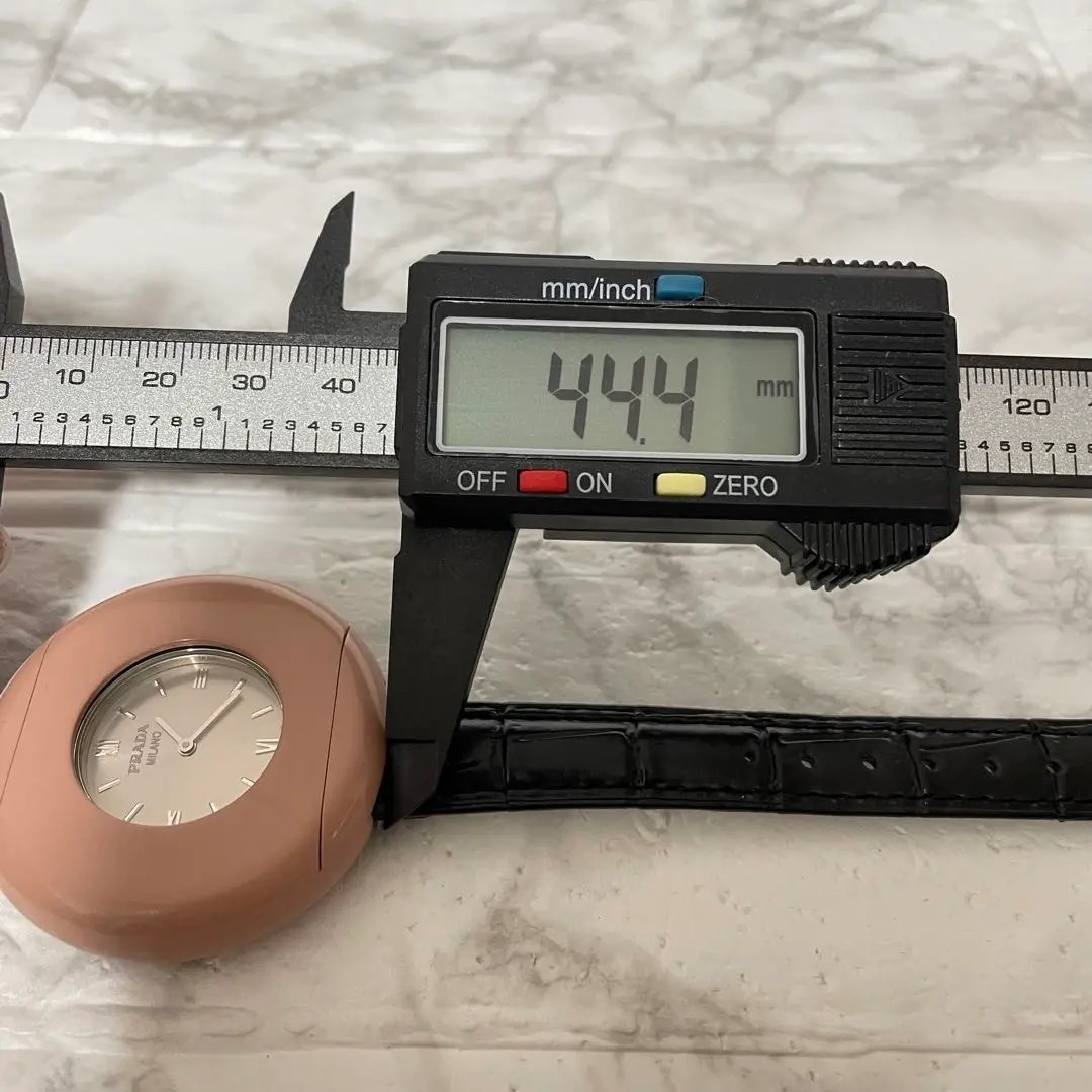13532円 稼動品 希少 PRADA プラダ 大判ベゼル 腕時計 箱付き 13532円 稼動品 希少 PRADA プラダ 大判ベゼル 腕時計 箱付き