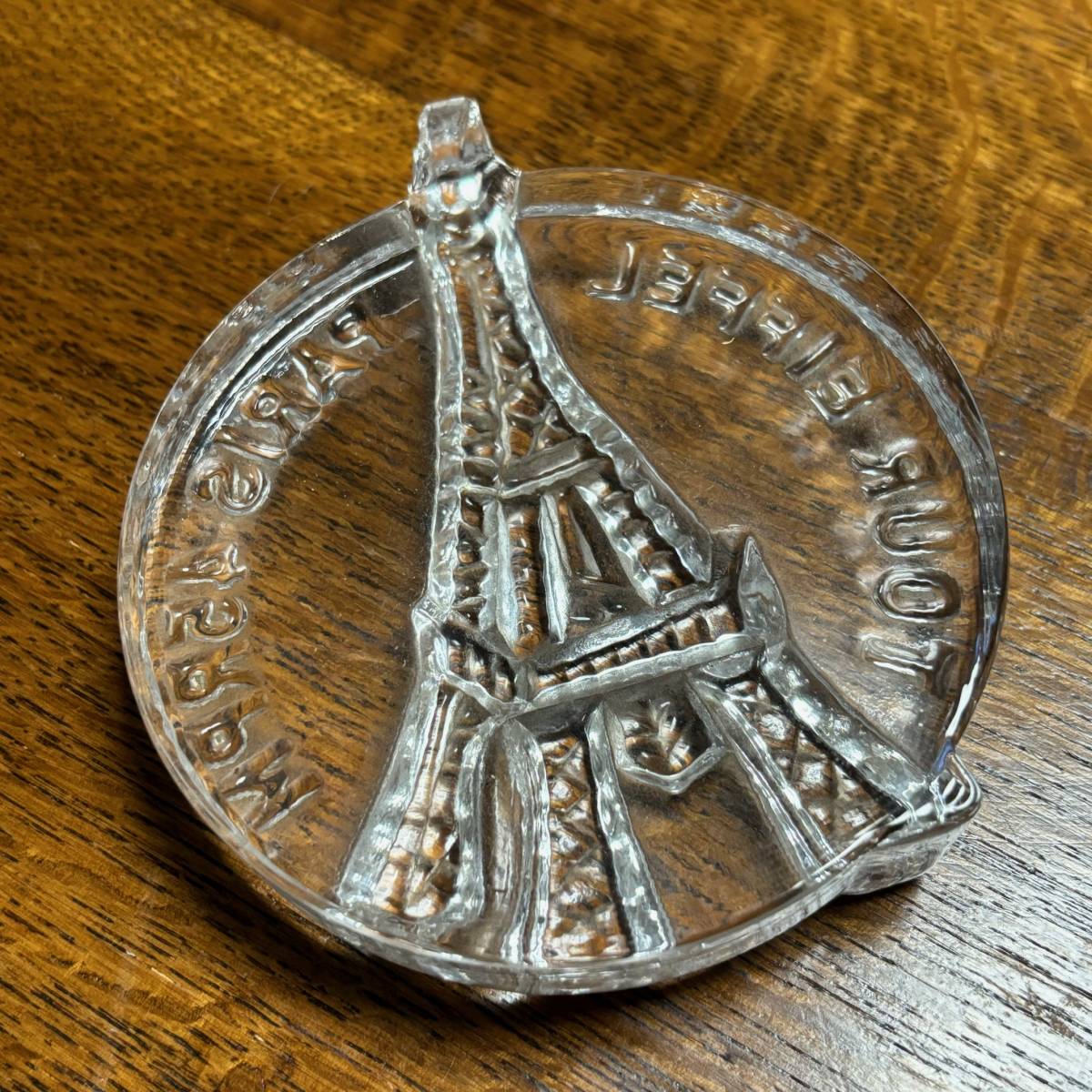 45RPM PARIS TOUR EIFFEL glass paper weight eferu. enterprise thing Showa Retro fashion apparel 