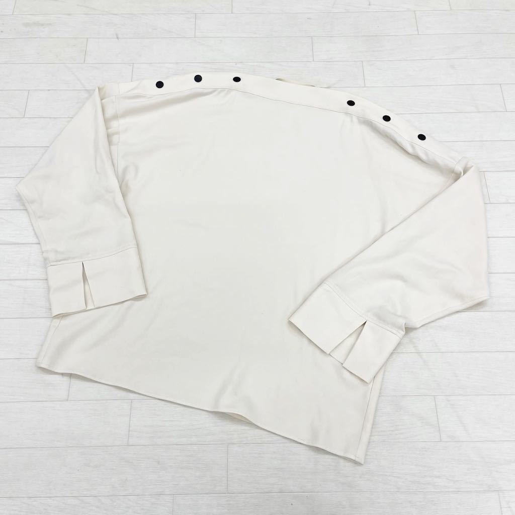 1255* STUNNING LURE Stunning Lure tops cut and sewn long sleeve shoulder button plain casual white beige lady's 1