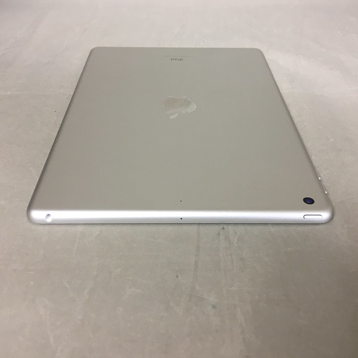 【中古品A】Apple(アップル) iPad 10.2インチ 第7世代 Wi-Fi 32GB 2019年秋モデル MW752J/A ※バッテリー最大容量100% (063109)_画像4