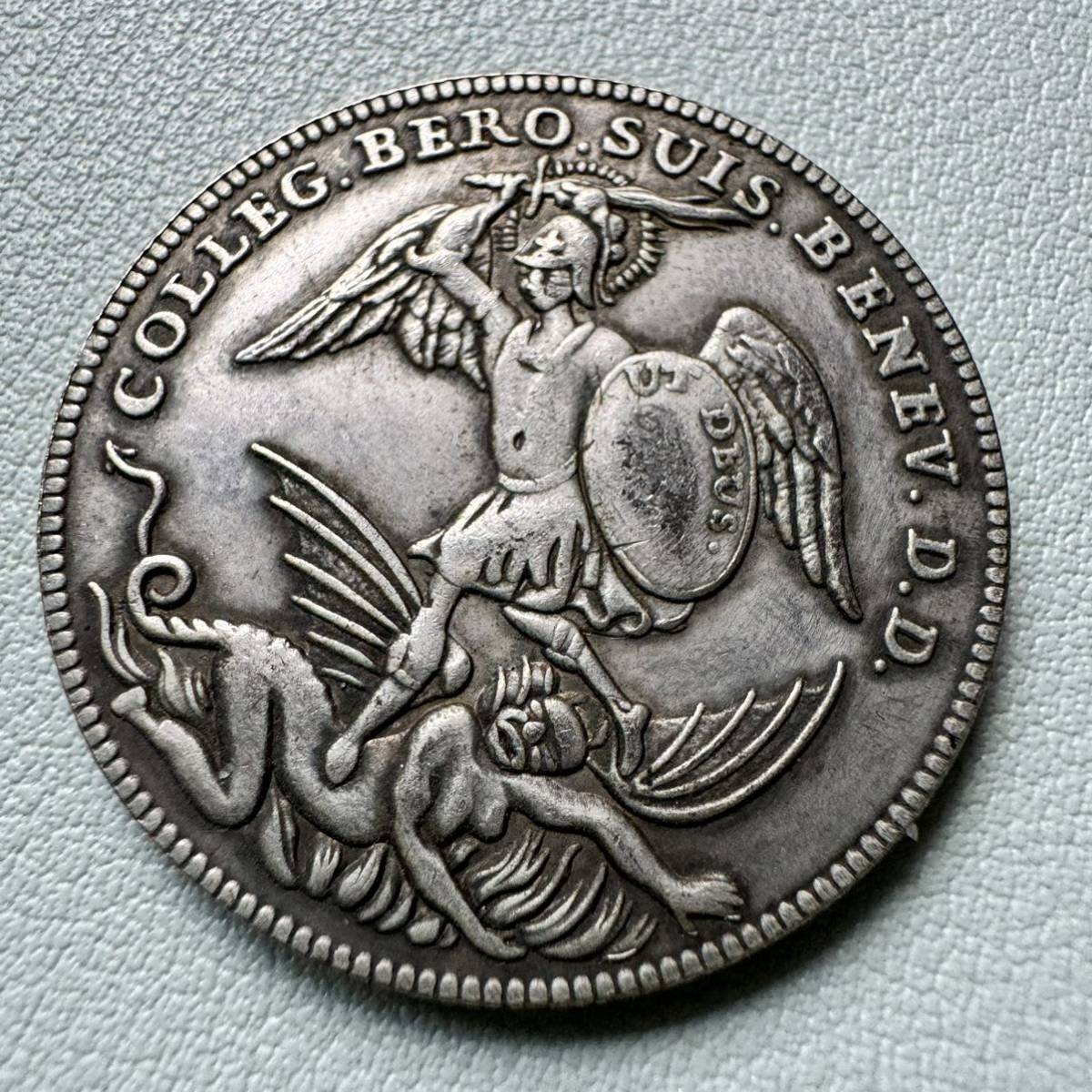 ドイツ　硬貨　 ベロミュンスター修道院 　 1720年　2ダカット　720年に設立　炎の剣と盾　大天使ミカエル　倒された悪魔　コイン　古銭_画像1
