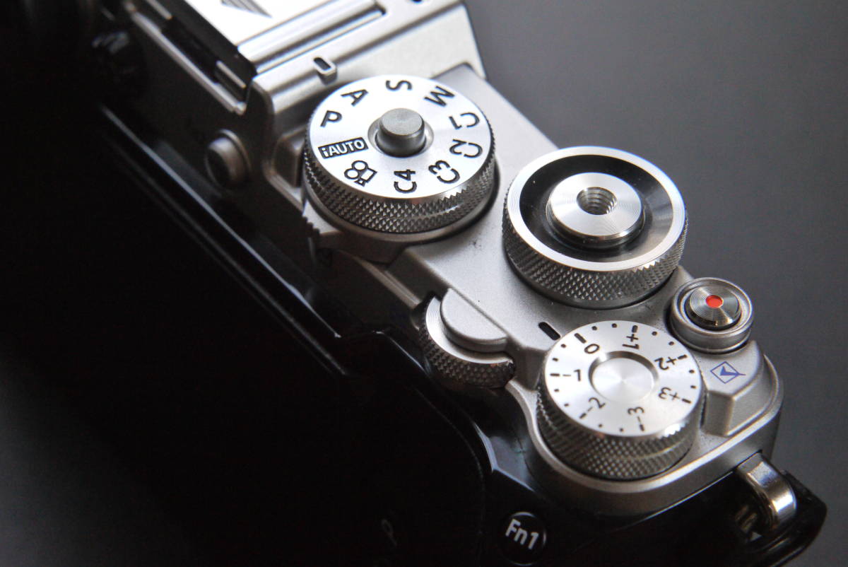 OLYMPUS PEN−F SILVERボディー、ショット数2656の美品_画像4