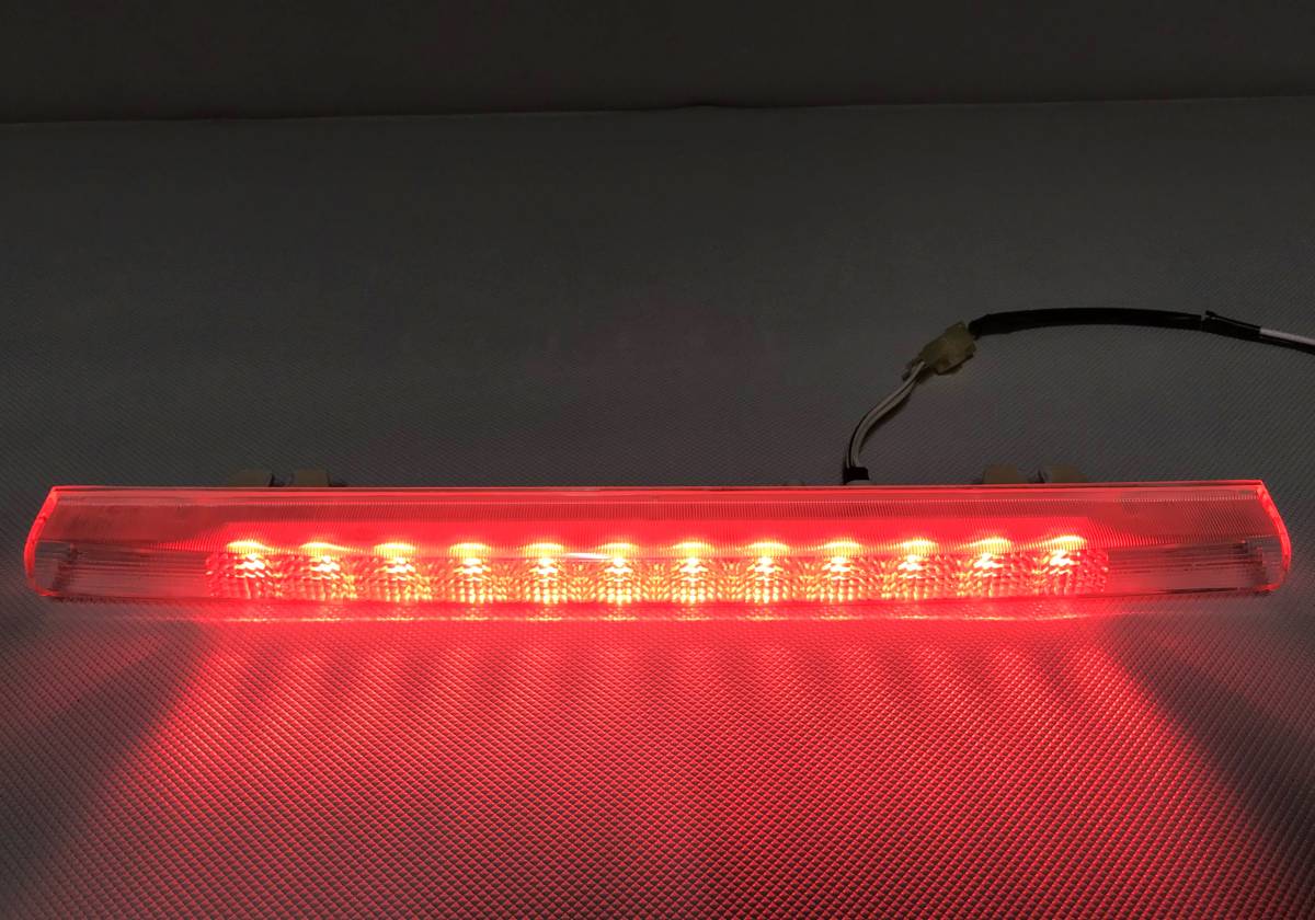 スズキ 純正 LED クリア ハイマウント ストップランプ　STANLEY P2004　89,115km走行品　DA62W DA62V エブリィ MC22S ワゴンR RR 等_点灯画像