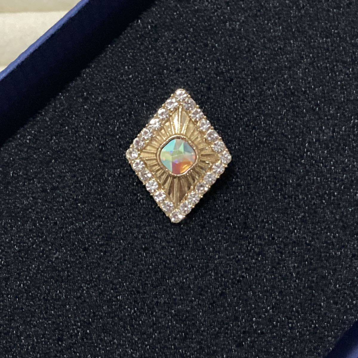 新品　キラキラのダイヤ型のブローチ　宝石風　シルバー色　ラインストーン　ゴールド色　オーロラ色　小さめのブローチ_画像10