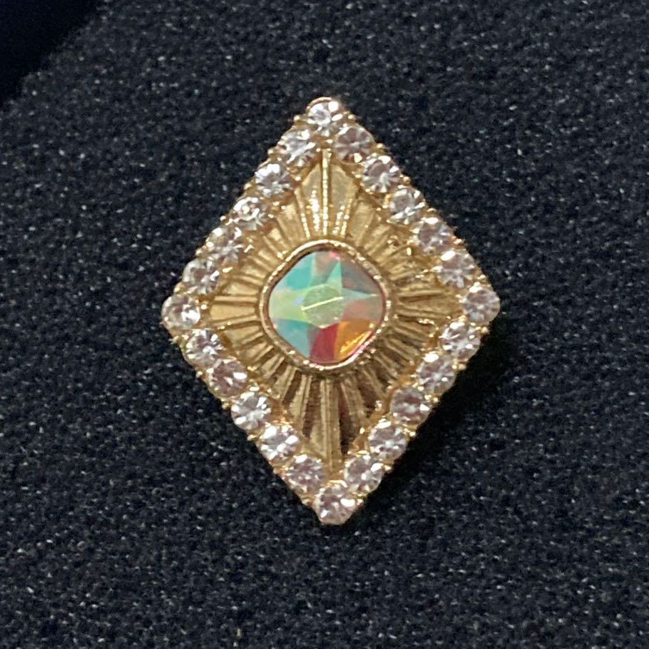 新品　キラキラのダイヤ型のブローチ　宝石風　シルバー色　ラインストーン　ゴールド色　オーロラ色　小さめのブローチ_画像1