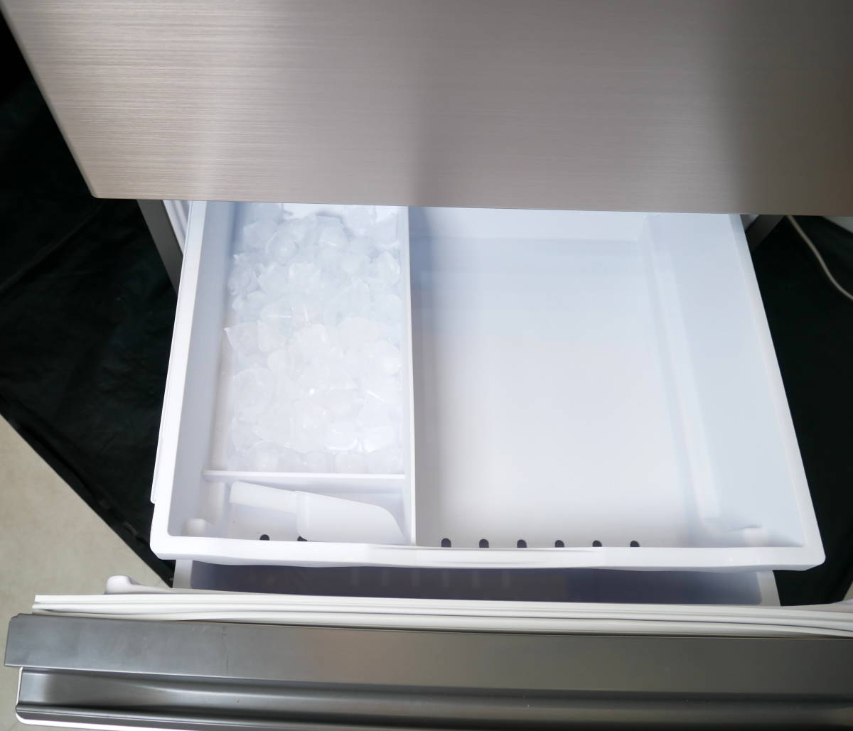 引取歓迎〔東大阪市〕*美品*(R508-G101) 日立 3ドア冷蔵庫 R-V32RV シャンパン(N) 315L 右開き 2022年製 自動製氷 他機能充実_画像7
