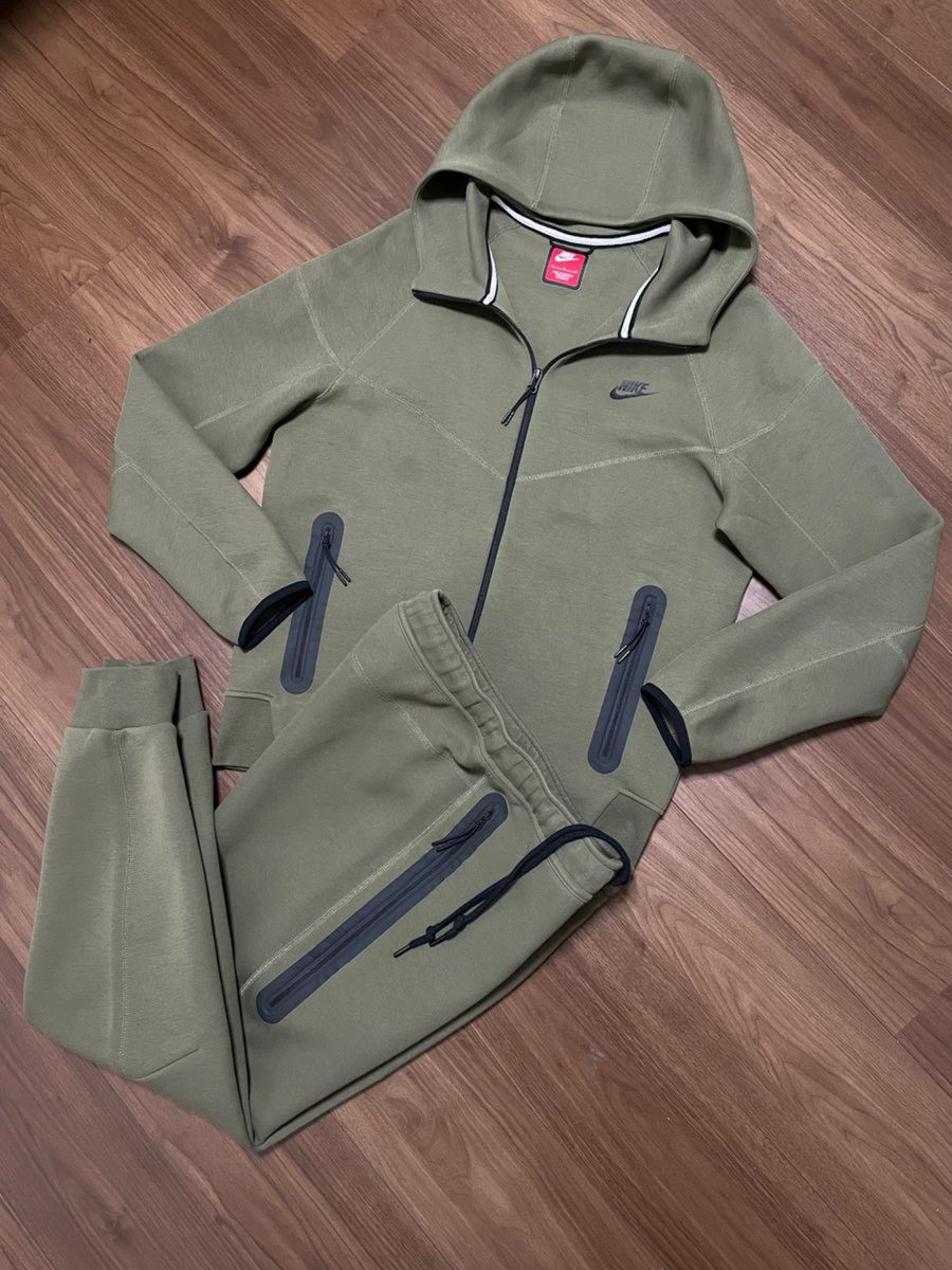 定価¥32450 ナイキ 赤タグ メンズL 現行テックフリース 定価¥32450 ナイキ 赤タグ メンズL 現行テックフリース