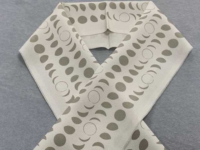  fine quality silk! stylish neckpiece * fine pattern pongee . eggshell white ground . month. full . lack pattern *.. thing pattern. 