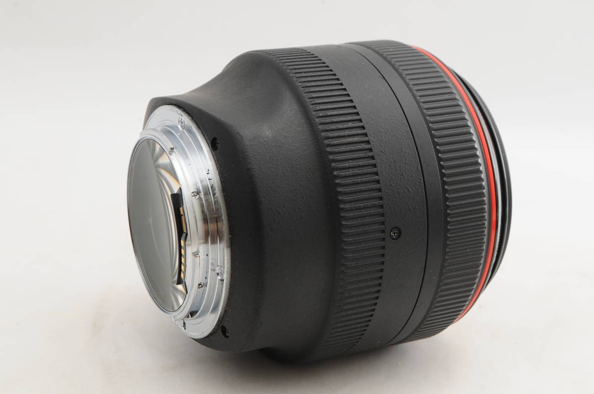 ★完動品★ Canon キヤノン EF 85mm F1.2 L USM 付属品付★清潔感溢れる綺麗な外観! 光学系キズ・クモリなし! 細かく動作確認済!_画像4