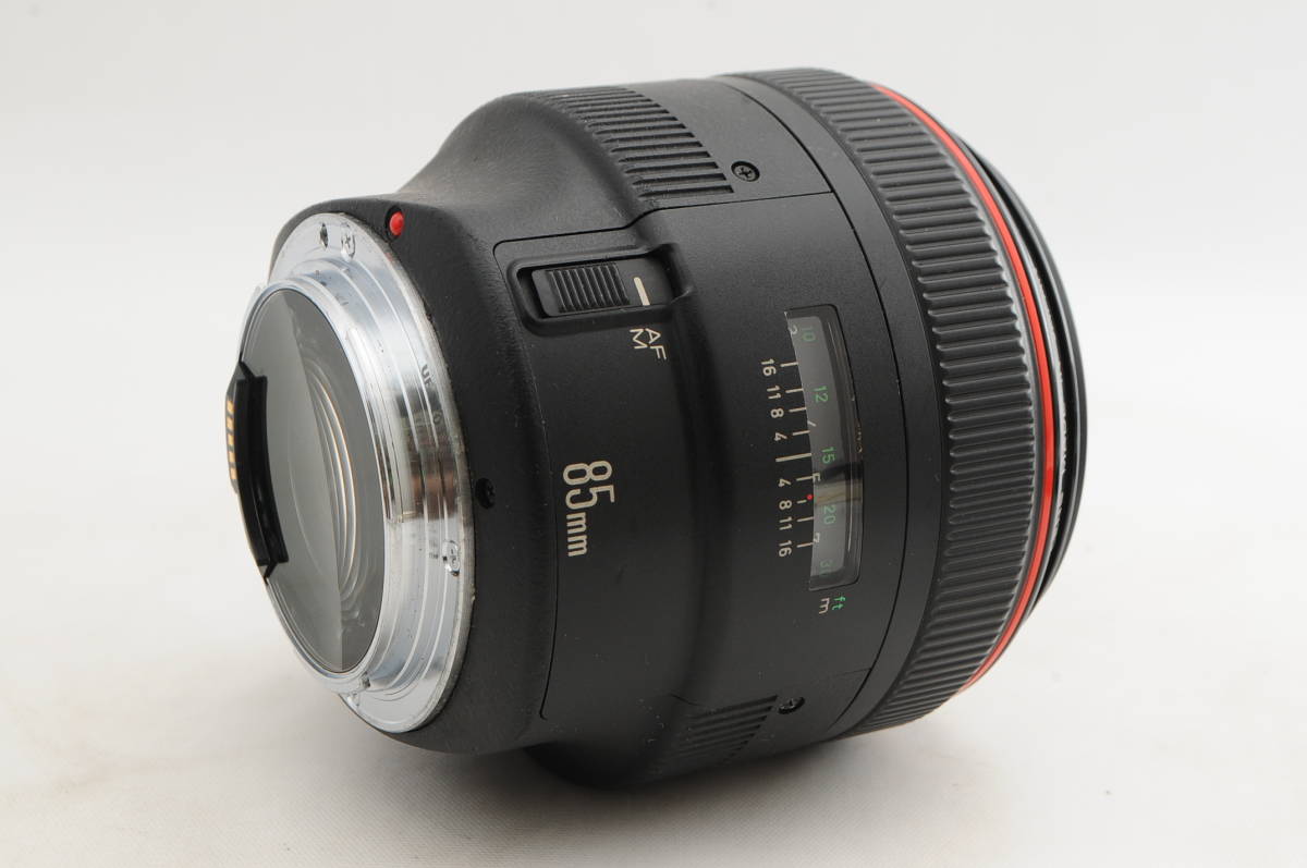 ★完動品★ Canon キヤノン EF 85mm F1.2 L USM 付属品付★清潔感溢れる綺麗な外観! 光学系キズ・クモリなし! 細かく動作確認済!_画像2